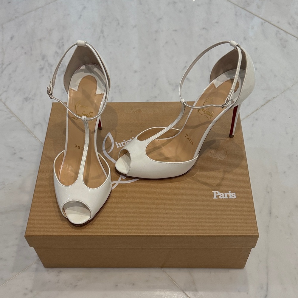 💯 authentic Christian Louboutin white patent leather sandals